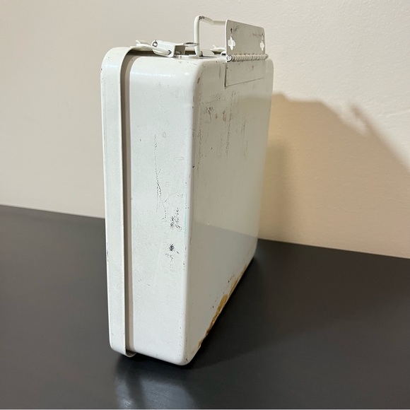 Vintage Hart Wall Mounted First Aid Kit with Original Partial Supplies - Picture 10 of 14